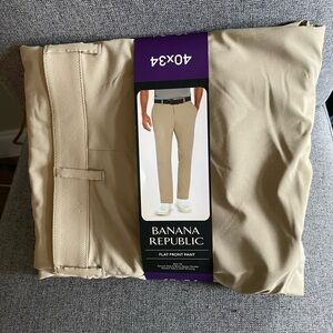 New Banana Republic Men's Khaki Chinos